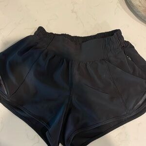 Lulu Lemon Hotty Hot 2.5 - Size 2 - Black